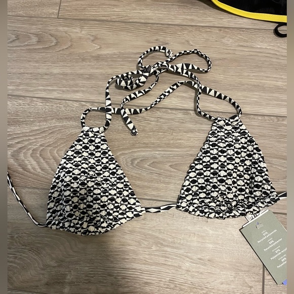 NWT H&M Black and White Pattered Bikini Top - Picture 2 of 5